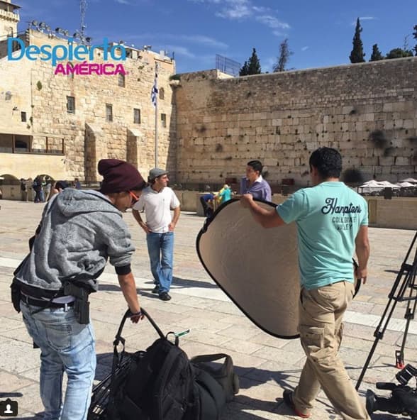 El equipo de Despierta América llegó al sitio más sagrado del judaísmo, el Muro de los Lamentos en Jerusalén, Israel.