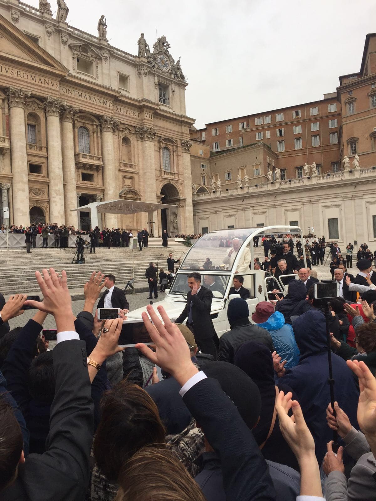 El Papa Francisco se refirió a los atentados de Bruselas y pidió orar por la paz en el mundo.