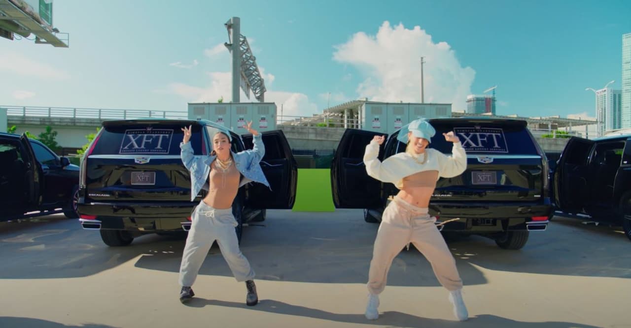 … y una flota compuesta por varias Cadillac Escalade.