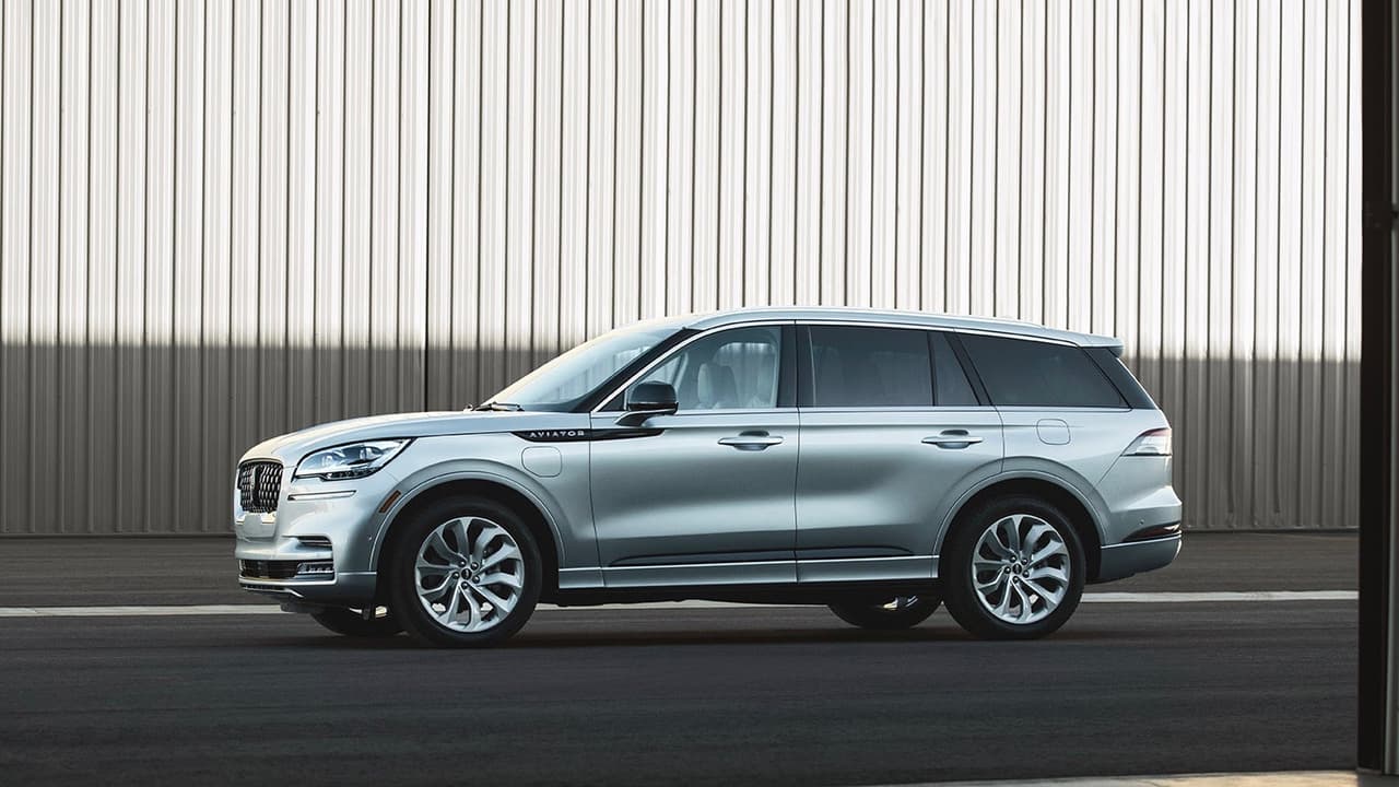 No crean por ningún momento que 
<b>el diseño de la nueva Lincoln Aviator</b> no es una característica importante. La nueva SUV mediana de tres filas de Lincoln es probablemente una de las camionetas de lujo más hermosas que estarán disponibles el próximo año.