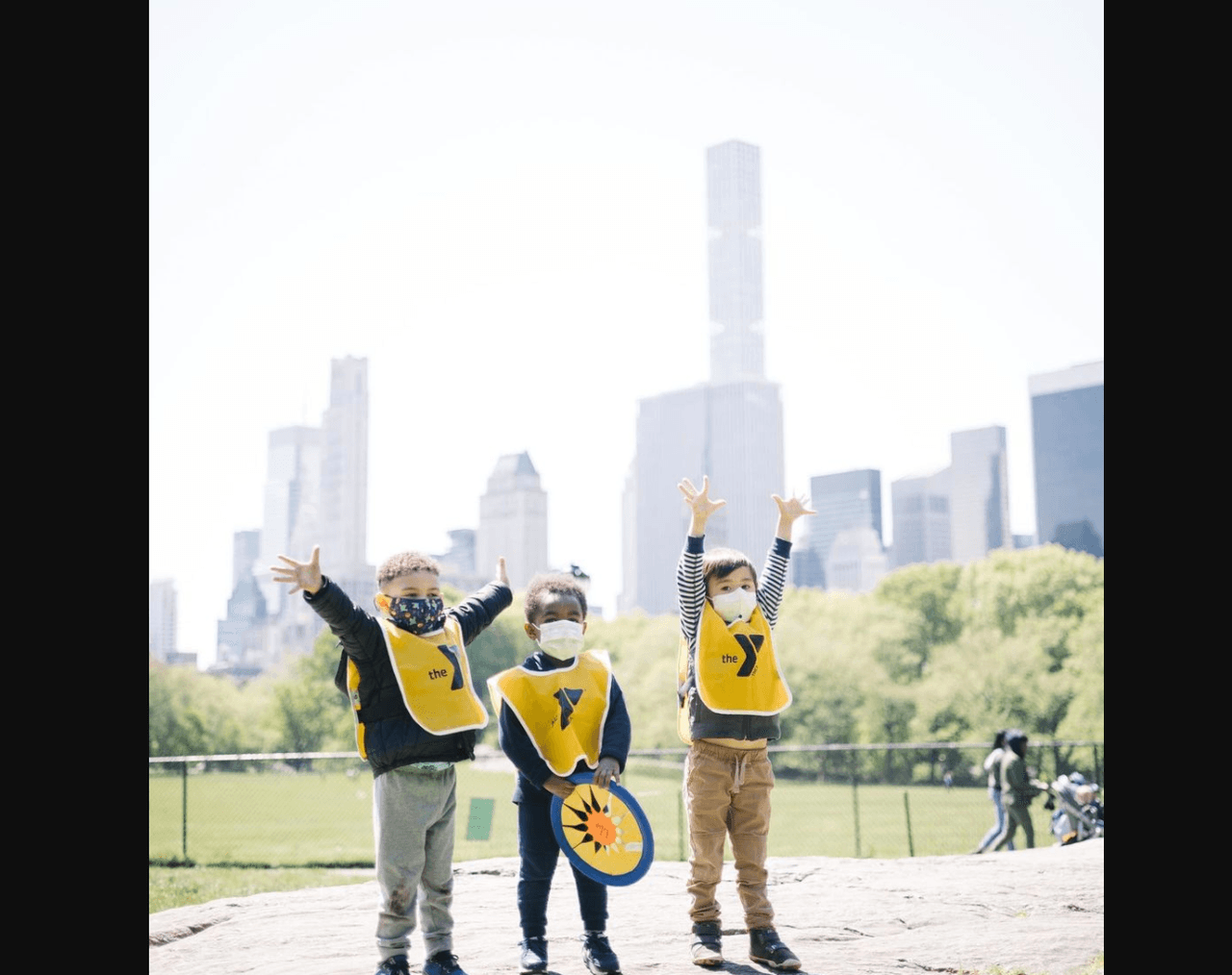 <b>Campamentos de verano de YMCA. </b>Los de YMC no son gratis, pero son muy populares porque ofrecen ayuda financiera y descuentos para hermanos. Además tiene más de 70 campamentos de verano (diurnos y nocturnos) en los cinco condados, incluyendo campamentos para los más pequeñines, es decir desde los cuatro años. Y cuenta con programas variados: campamentos de verano enfocados en deportes, en baile, STEAM. El campamento diurno estándar cuesta $750 por sesión de dos semanas. Más información: ymcanyc.org/programs
<br>