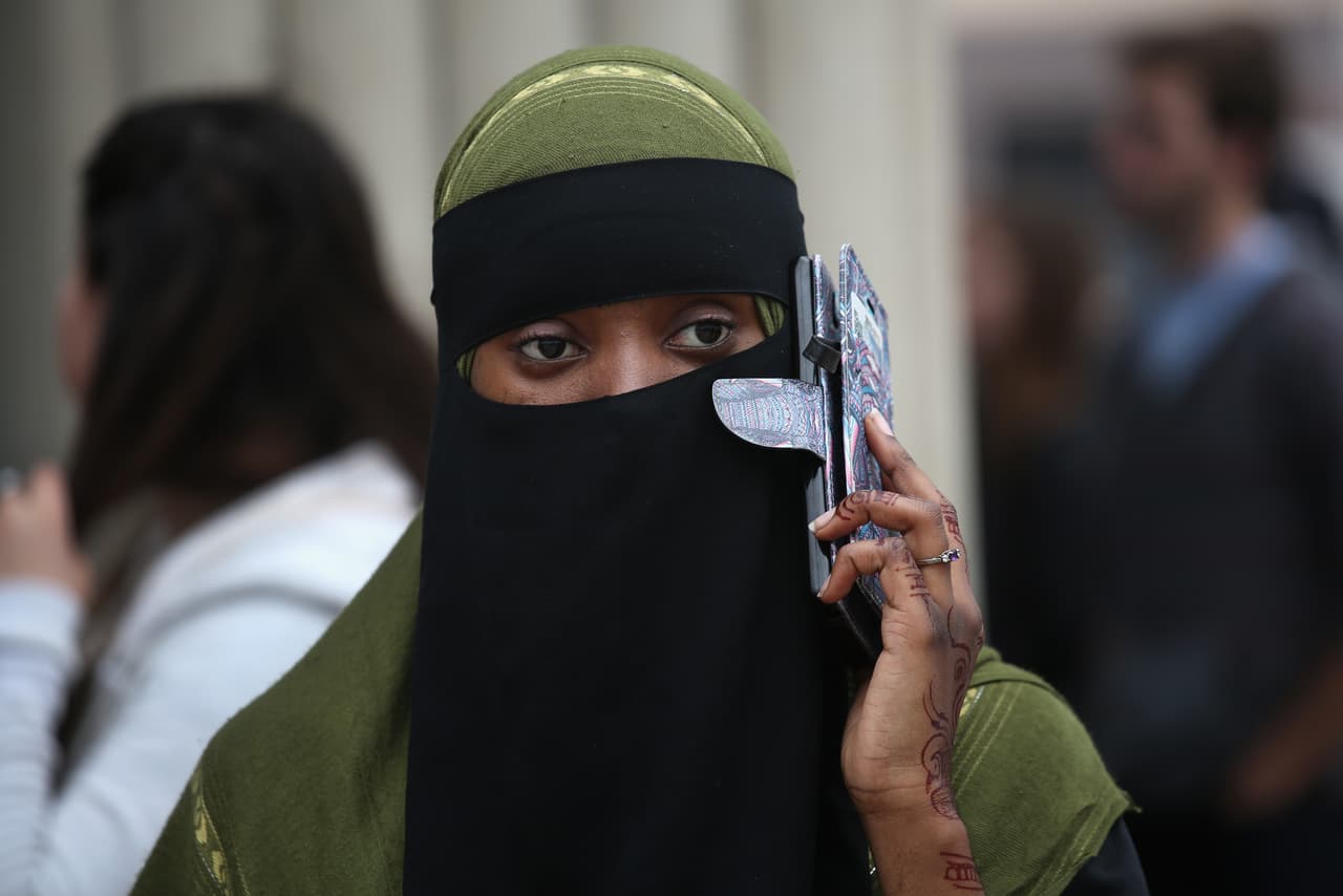 Grupo de hombres armados se manifestaron afuera de una mezquita en Richardson