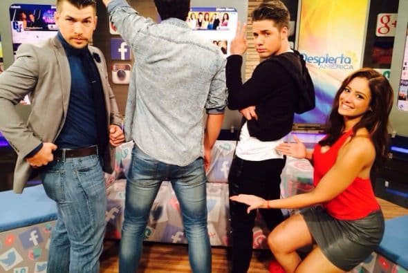 Danilo, William y McConnie aparecieron junto a nuestra reina de belleza en una original y candente "belfie".