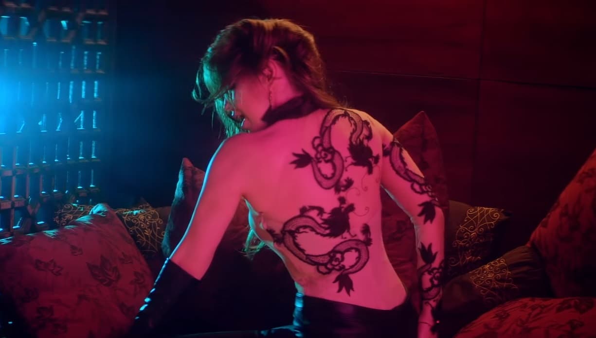 Thalía y Maluma estrenaron el videoclip del tema 'Esa Noche'. Mira las fotos de este fascinante clip.