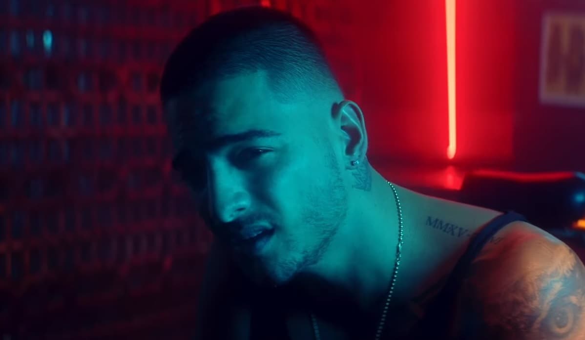Thalía y Maluma estrenaron el videoclip del tema 'Esa Noche'. Mira las fotos de este fascinante clip.