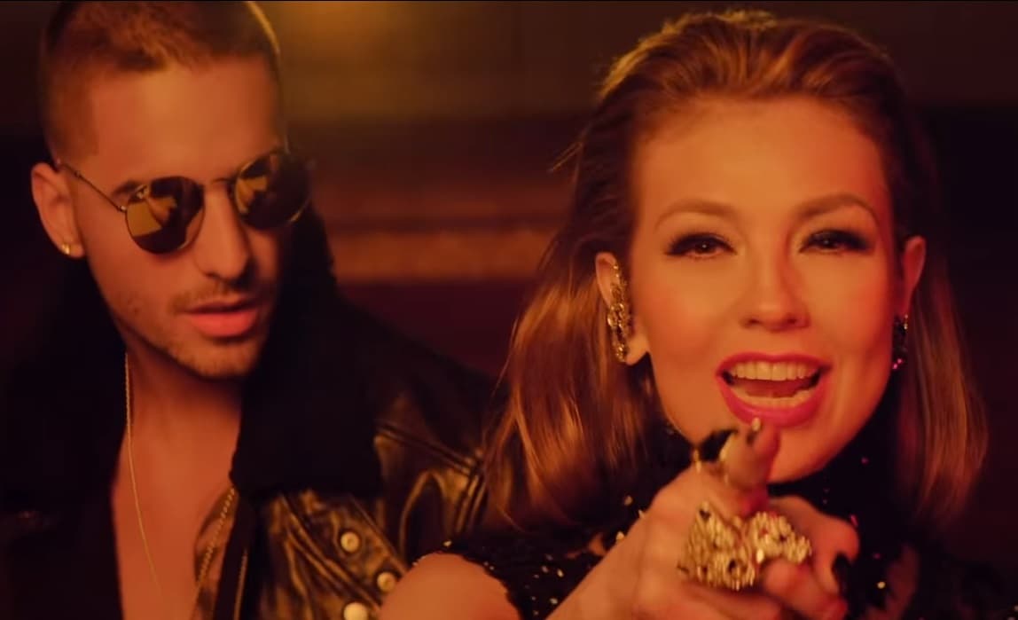 Thalía y Maluma estrenaron el videoclip del tema 'Esa Noche'. Mira las fotos de este fascinante clip.