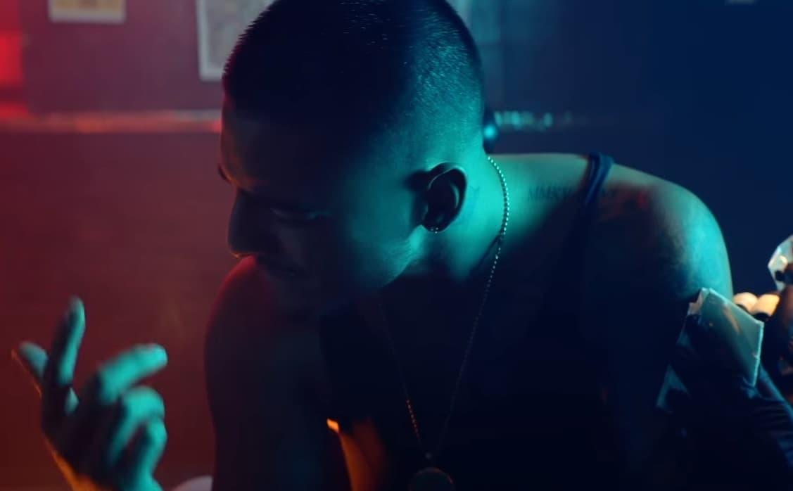 Thalía y Maluma estrenaron el videoclip del tema 'Esa Noche'. Mira las fotos de este fascinante clip.