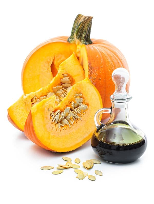 CALABAZA: Excelente para bajar de peso, su contenido de fibra la hace beneficiosa para el estreñimiento, su contenido de vitamina A ayuda a la salud ocular y previene las cataratas. Su contenido en licopenos ayuda a prevenir el cáncer de próstata, pulmón, estómago y vejiga. Es muy amigable con los problemas de la piel, como eczemas, además te protege de los rayos del sol y los desequilibrios de azúcar como la diabetes e hipoglucemia.
