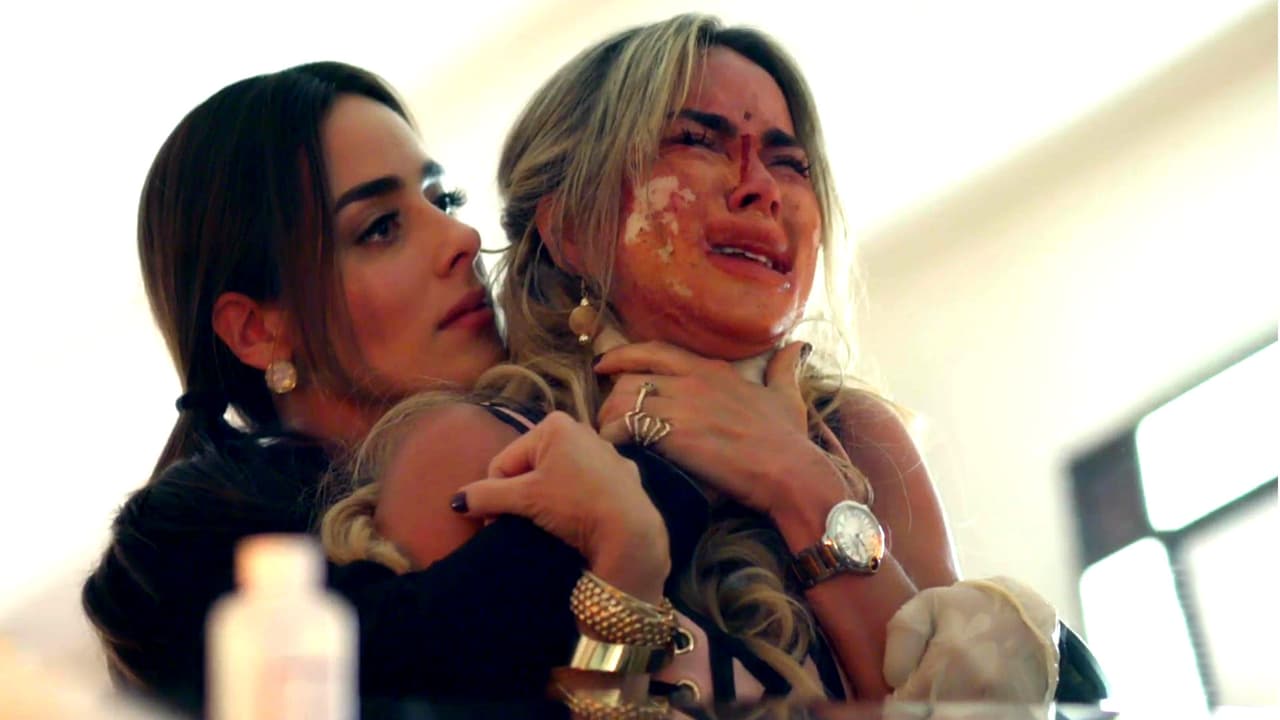 Entonces ‘La Madame’ comenzó a pedir auxilio, e Isabela le informó que se trataba de una venganza, pues fue responsable de la muerte de sus padres.