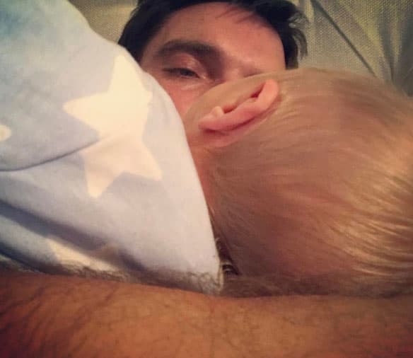 De las primeras imágenes que compartió Julián Gil con su bebé, Matías, antes de la separación con Marjorie de Sousa.