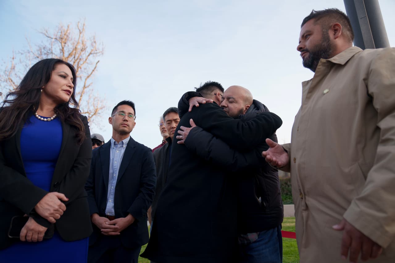 "La investigación aún está en curso. Los detectives de homicidios (...) trabajan día y noche para recopilar información adicional y determinar el motivo detrás de este incidente extremadamente trágico", señaló el alguacil de Los Ángeles.