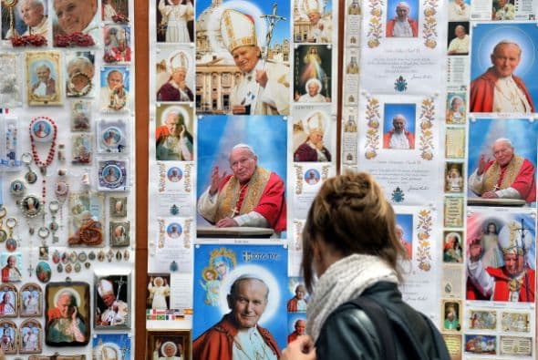 También están a la venta en el Vaticano las agendas y los calendarios oficiales.