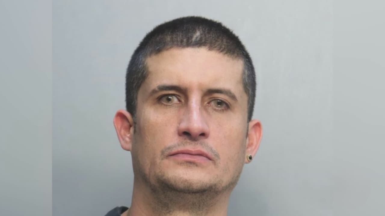 Arrestan a hombre en Miami por hacerse pasar por agente de ICE para extorsionar