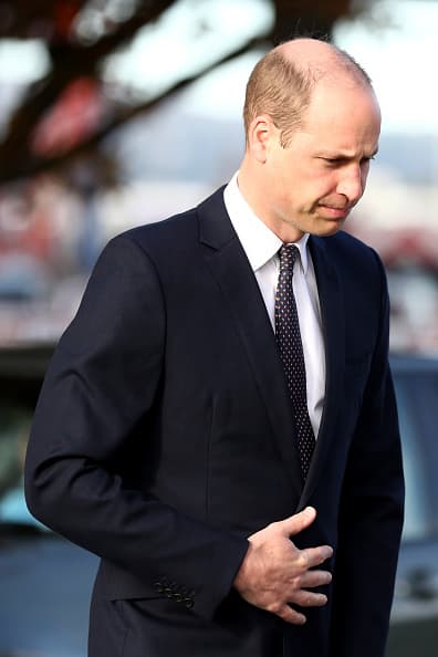 El príncipe William fue captado así durante una visita a un hospital en Nueva Zelanda en abril de 2019. La pérdida del cabello ya es un hecho.