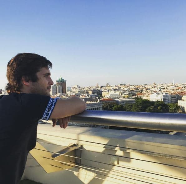 EL 21 de julio, Boneta publicó esta foto desde Madrid, España. 'Madrid... ya te extrañaba!', escribió el también modelo de Dolce & Gabanna.