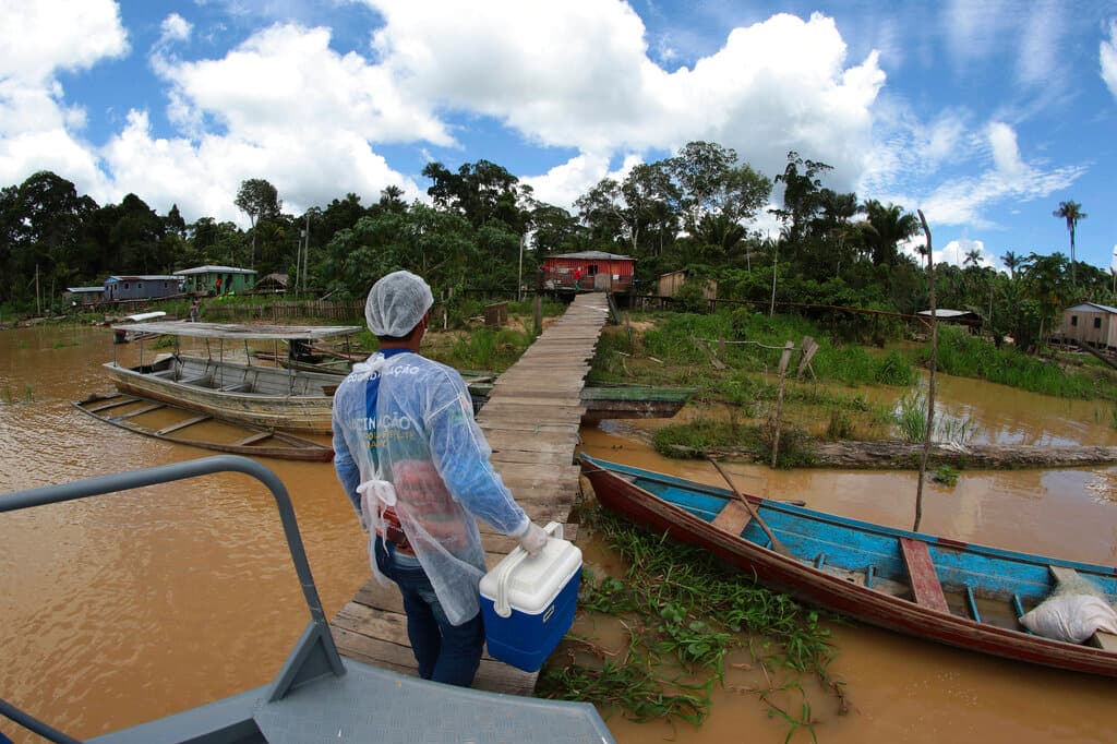 Hasta el momento, unos 150 países han iniciado sus campañas de vacunación contra el covid-19, muchos de ellos a un ritmo muy lento y con pocas dosis, ya que de forma general los países ricos han acaparado la mayoría de los antídotos disponibles.