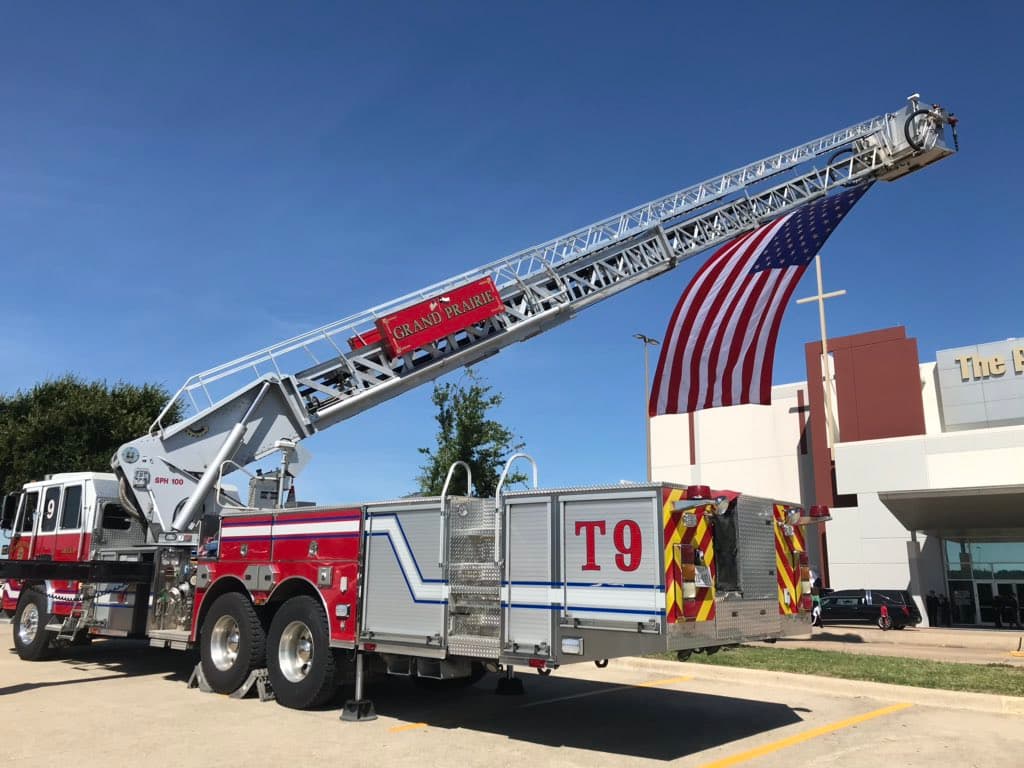 "Estamos aquí para honrar la vida de A.J. Castañeda, que descanse en paz", señalo el Departamento de Policía de Irving en su página de Twitter.