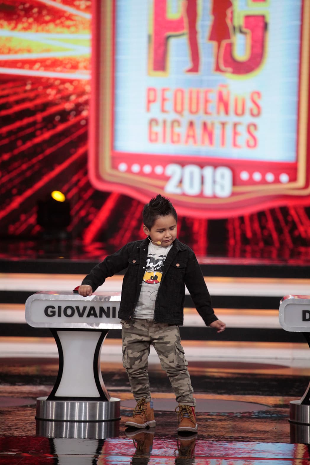 Fue después de que mencionó el nombre de una profesión (Godinez), que Galilea preguntó el nombre de un cantante mexicano que tuviera muchas fans. El capitancito respondió: "Albertano", cosa que el jurado celebró con mucha alegría desde su lugar de juez.