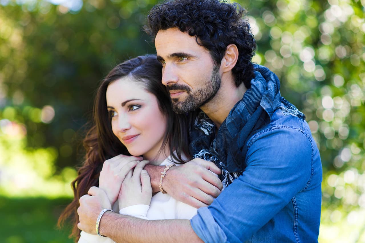 En cuanto al amor, si ya has encontrado tu pareja no la dejes escapar. Cuando el amor llega hay que cuidarlo y cada día se debe regar como una flor delicada, con ternura y comprensión, sin escenas negativas de posesión, celos o pleitos.