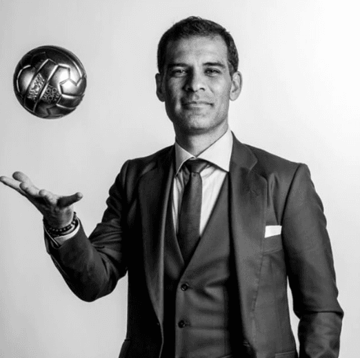 Rafael Márquez Álvarez, experto en defender el balón. Defensa.