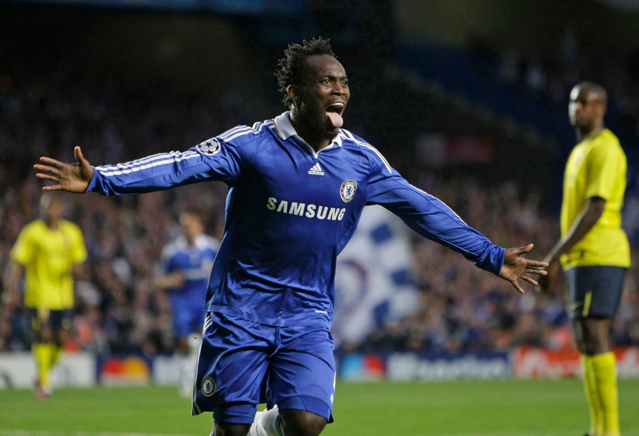 7. Michael Essien (Chelsea) vs Barcelona – 2009 | Durante años, los duelos entre blues y azulgranas llenaron de momentos espectaculares la Champions; uno de ellos fue esta tremenda volea del ghanés, aunque nuevamente no fue suficiente para clasificar, pues Iniesta sepultó las aspiraciones del cuadro londinense.