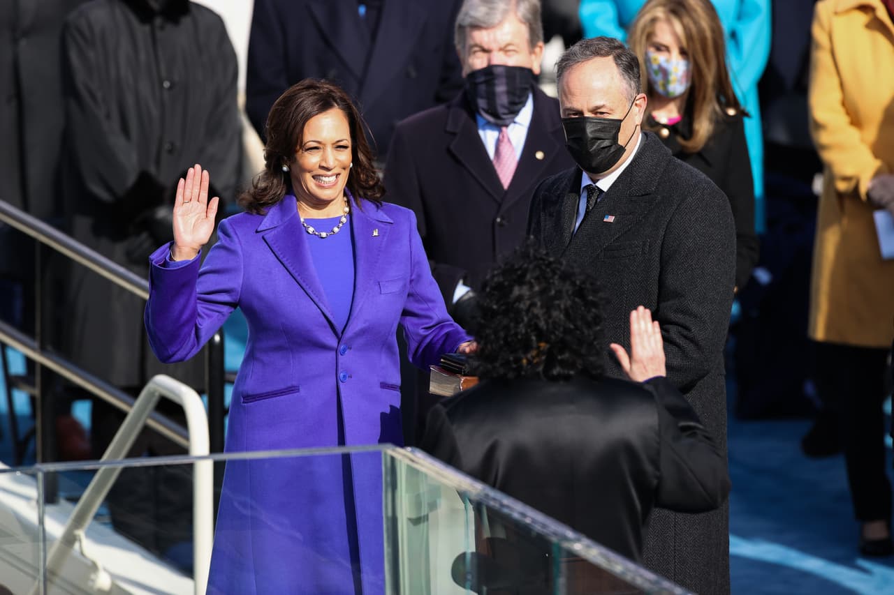 Kamala Harris y Jill Biden: los mensajes que envían con sus primeras decisiones de moda 