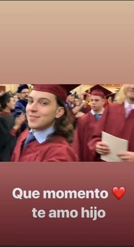 "Hoy te gradúas de universidad y se lo dedicamos a ella tu mamá, por su lucha y amor a ti. Te amo Julián", continuó en su mensaje el también papá de Matías Gil.