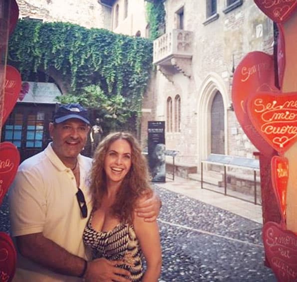 Kuri es divorciado, anteriormente estuvo casado con Ana Paula O’Farril y tiene tres hijos de este matrimonio, según informació de la 'Revista Quién'.