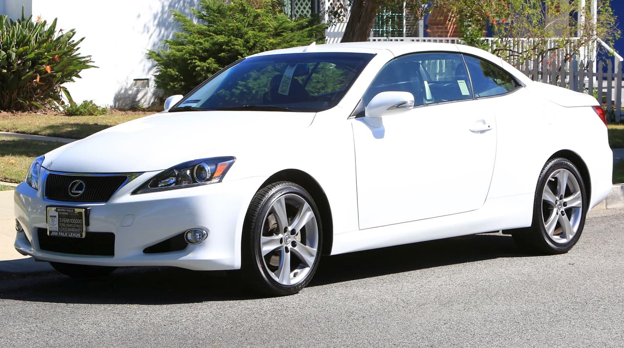 Fuentes cercanas a la niñera aseguraron a TMZ que Ben no le compró el carro a Ouzounian.