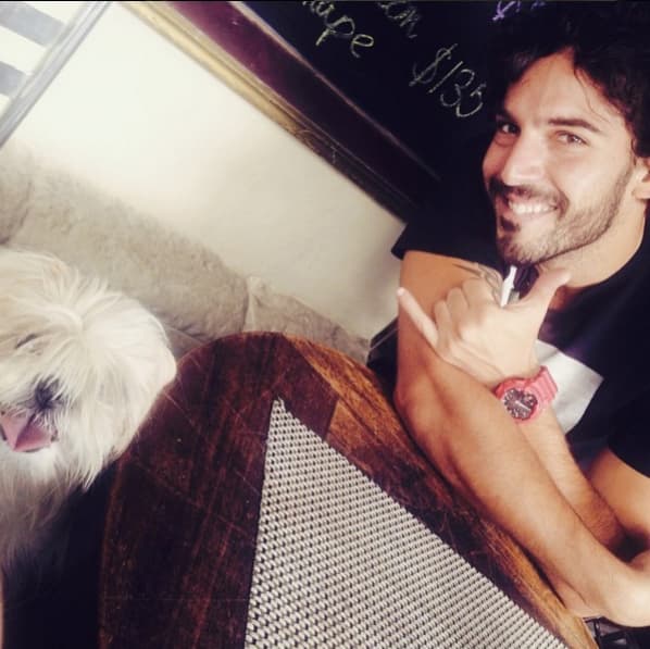 Tienen una linda mascota.