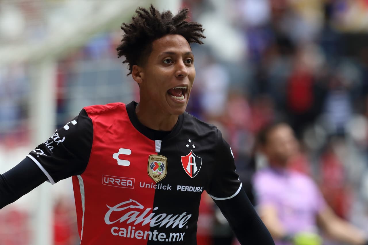 Cruz Azul se quedó con 10 desde el final de la primera parte tras la expulsión de Carlos Rotondi y sumó su segundo derrota consecutiva en el torneo.