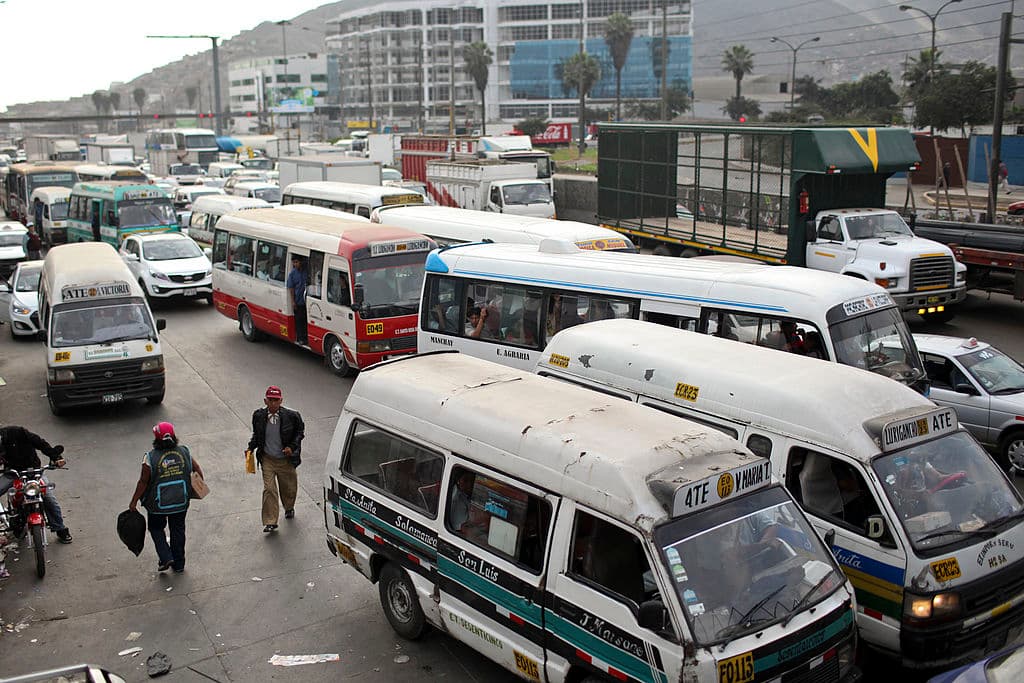 <b>Lugar 4: Lima, Perú.</b>
<br>
<br>Tiempo promedio para recorrer 6.2 millas: 23 minutos 50 segundos.
<br>Tiempo en horas pico al año: 221 horas.
<br>Velocidad promedio en horas pico: 13 millas/hora.
<br>Variación respecto a 2021: +1 minuto 20 segundos.