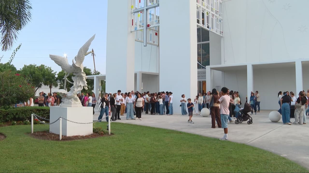 Venezolanos del sur de Florida desesperados por no tener noticias de sus familiares