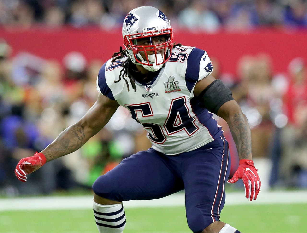 <b>5 ILB </b>-
<b> DONT'A HIGHTOWER</b>: 
<b><i><a href="http://www.univision.com/deportes/futbol-americano/national-football-league/donta-hightower-no-se-va-a-ningun-lado-se-quedara-en-los-patriots" target="_blank">FIRMADO POR</a></i></b> 
<b>NEW ENGLAND PATRIOTS</b>
<br>Autor de dos de las jugadas más importantes en las últimas dos victorias de Super Bowl de los Patriots, Hightower también ha surgido como el mejor linebacker interior para mandar 
<i>blitz</i> en el fútbol americano y es un líder en la defensa de Nueva Inglaterra.