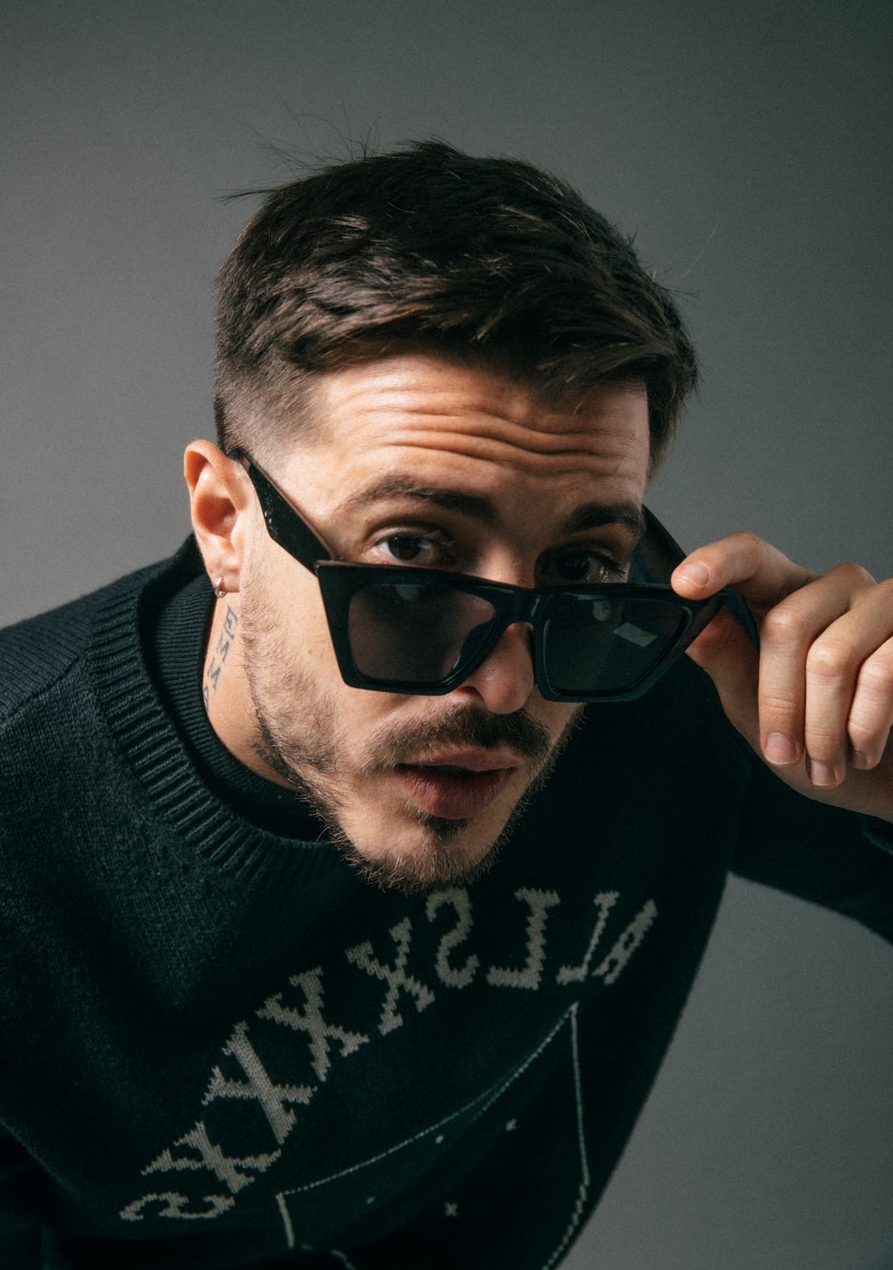 Nació el 20 de enero de 1990 y su pasión siempre ha sido cantar, siendo sus fuertes el pop latino y el reggaetón.