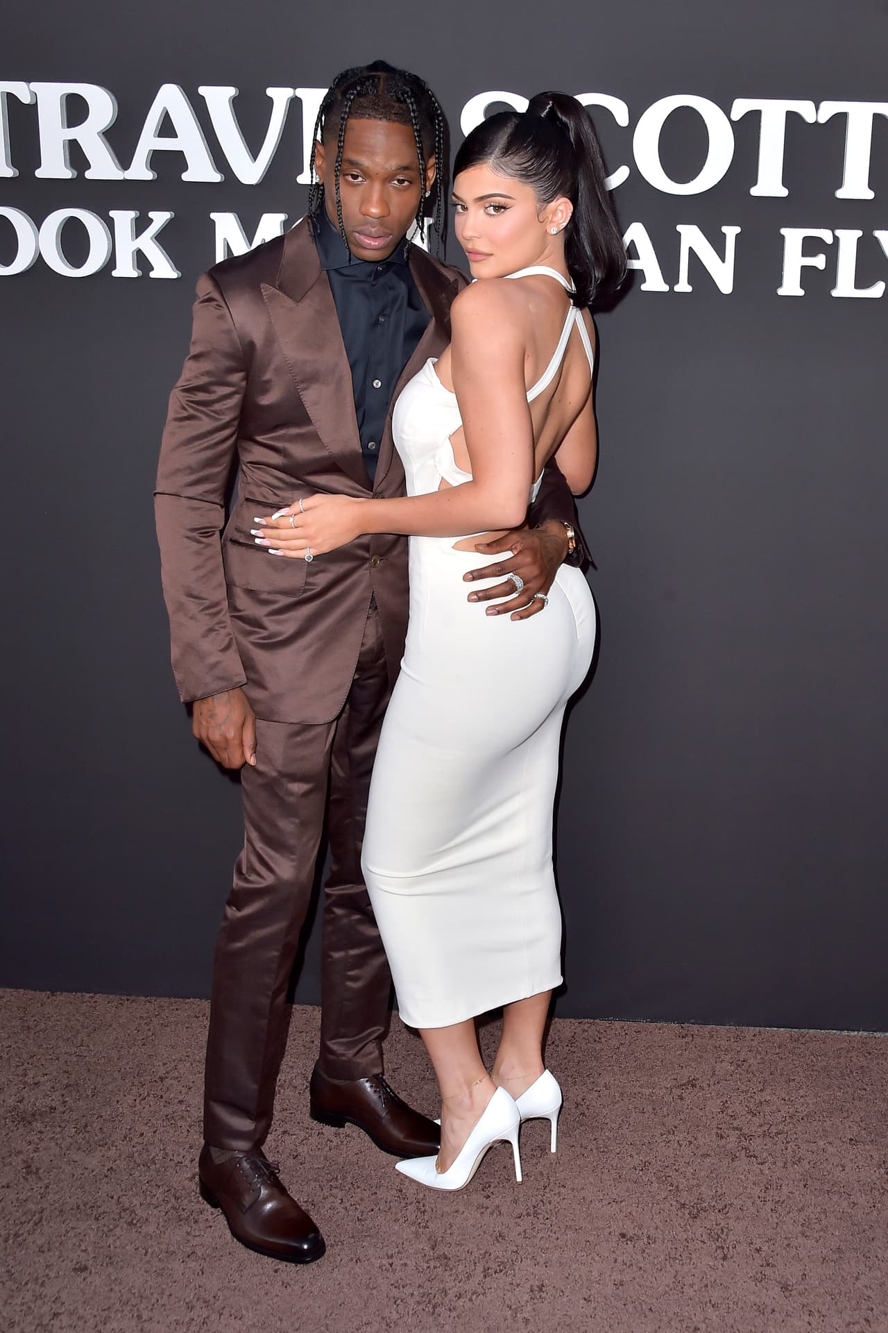 Como parte del documental se incluye la 
<b><a href="https://www.univision.com/shows/el-gordo-y-la-flaca/la-tierna-reaccion-de-la-bebe-de-kylie-jenner-al-ver-a-su-papa-travis-scott-desde-la-tv-en-el-super-bowl-video" target="_blank">actuación que Travis Scott tuvo en el Súper Tazón</a></b> este año.