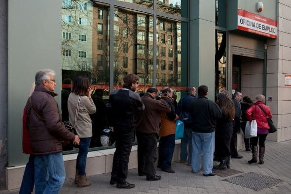El número de personas que solicitaron prestaciones por desempleo en España creció en 39 mil en marzo, el primer mes de funcionamiento de una dura reforma laboral que abarató las condiciones de despido, informó el martes el gobierno, citado por la agencia AP.