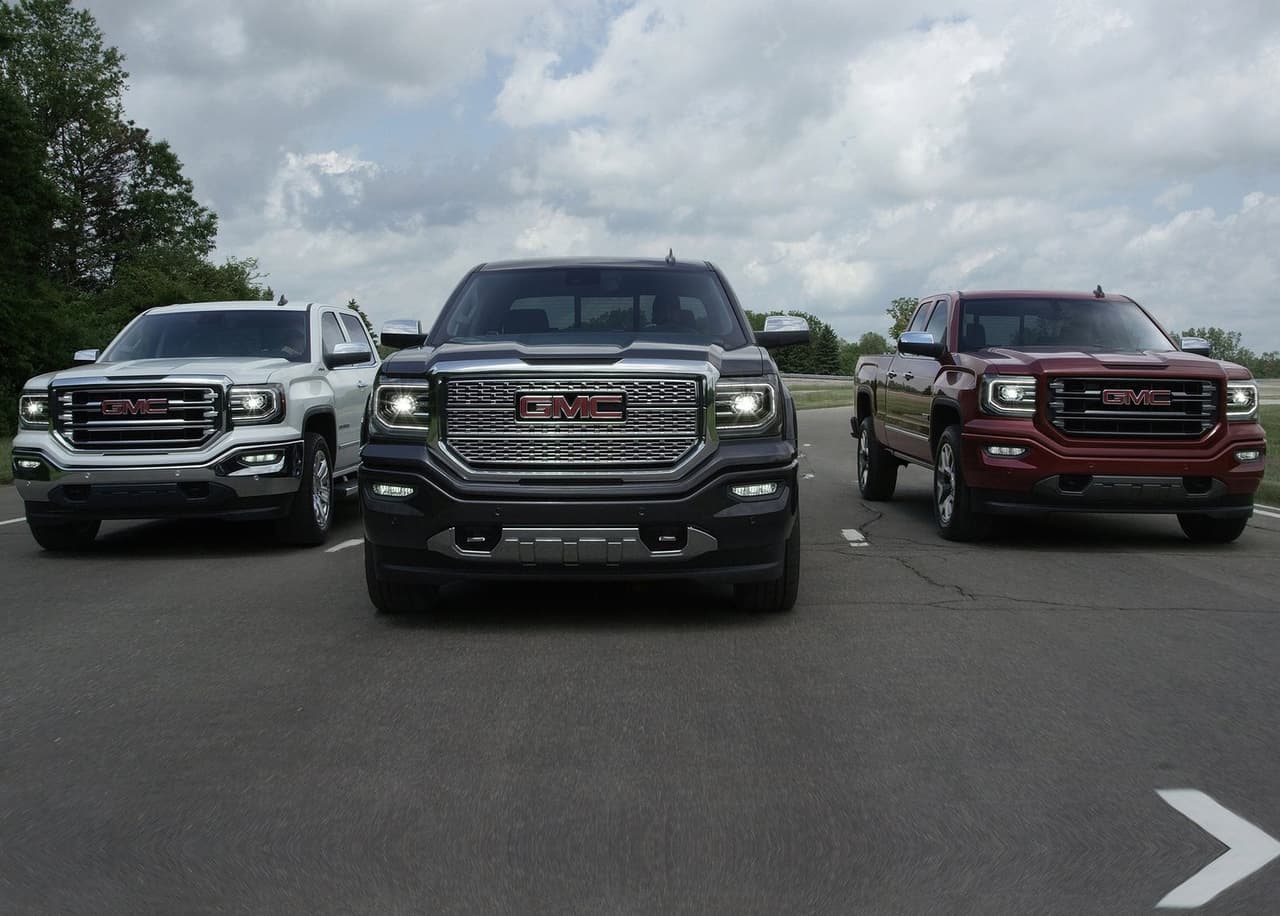 En la 
<b>novena posición</b> de esta lista se encuentra otra pickup de tamaño completo, la 
<b>GMC Sierra</b> con 
<b>11,164 unidades robadas</b>. La edición preferida por los malhechores fue la 2018, una entrega relativamente nueva, totalizando 1,101 unidades desaparecidas.