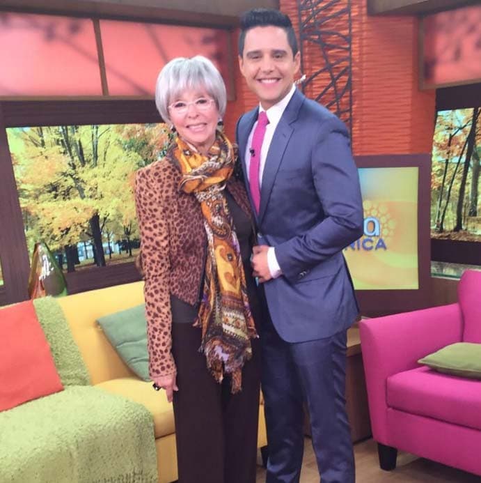 "Honrado y Orgulloso de recibir en nuestra casa @DespiertaAmeric a la gran #RitaMoreno con su album Una vez mas", contó Alejandro Chabán. (Octubre 13, 2015)