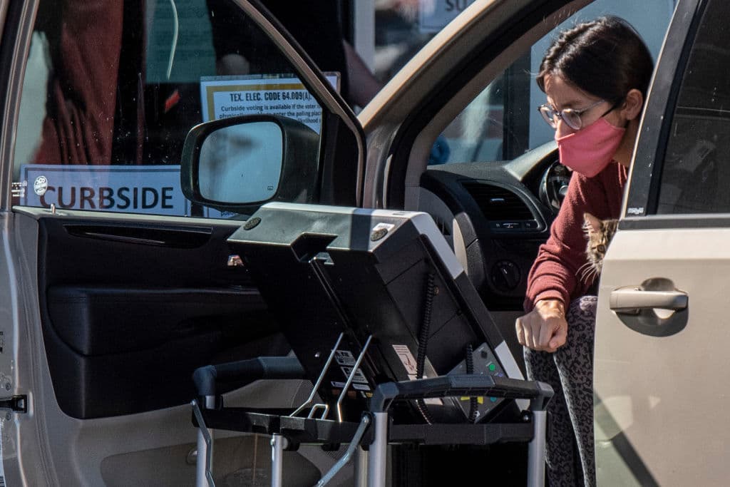 Empresas privadas defienden el "sagrado derecho al voto" que restringen las reformas republicanas