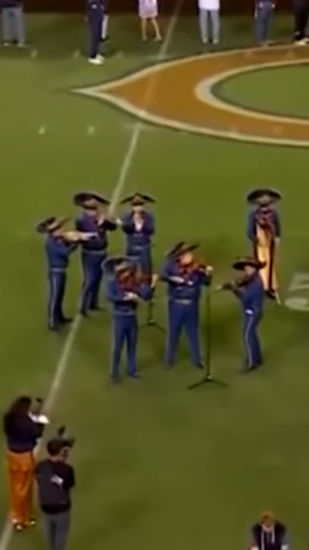 Mariachi e himno de EEUU: la combinación que divide opiniones y desata críticas para el grupo Herencia de México
