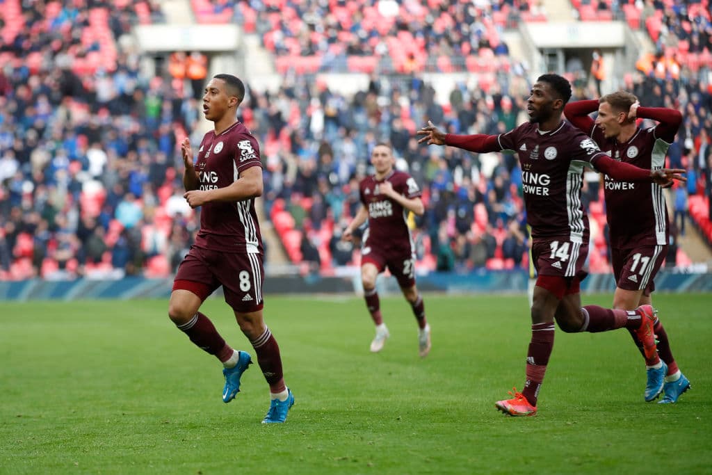 El solitario gol de Youri Tielemasns y la enorme figura de Kasper Smeichel en al portería, le dan el primer título de FA Cup en su historia al Leicester City.