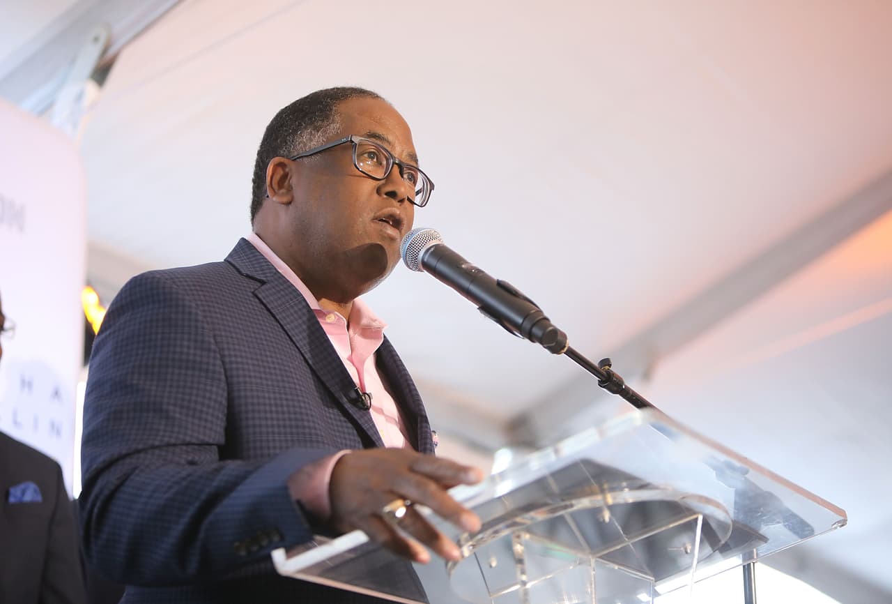 Mark Ridley-Thomas fue expulsado del Concilio angelino por las acusaciones de corrupción que enfrenta.