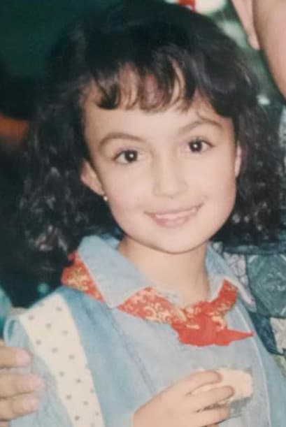 A pesar de su corta edad, esta no fue su primer actuación en las telenovelas. Marisol comenzó su carrera a los 4 años en 'La pícara soñadora' (1991) junto a Mariana Levy y Eduardo Palomo.