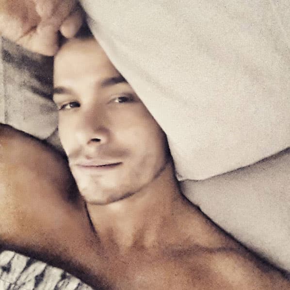 Y lo está logrando con su tierno personaje, además de que heredó la galanura de su padre.