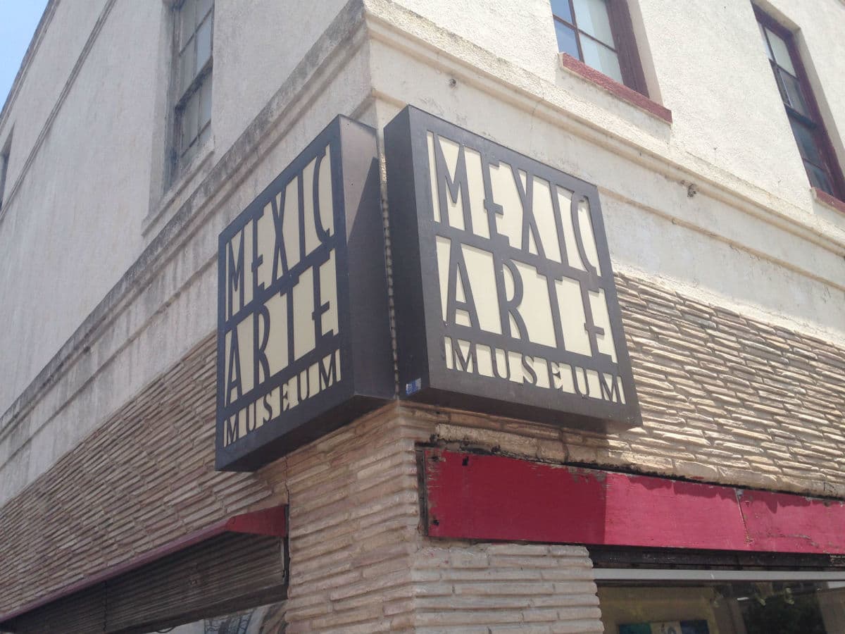 <b>Mexic-Arte Museum </b>
<br>Este museo tiene como misión enriquecer y educar a la comunidad a través de la presentación y promoción del arte y la cultura mexicanos, latinos y latinos tradicionales y contemporáneos.