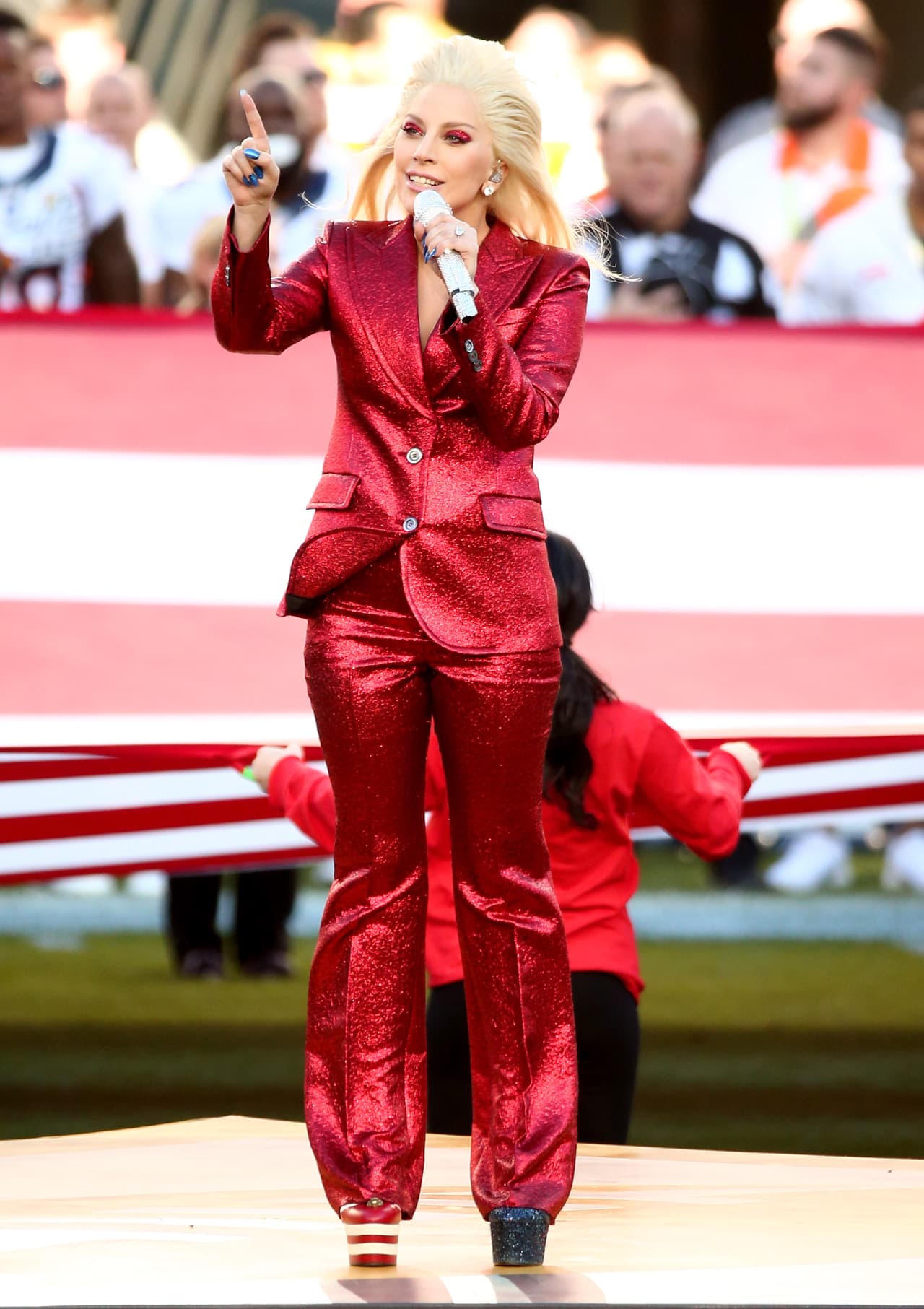 Otra de las sorprendentes voces del momento es la de Lady Gaga, quien en el pasado Super Bowl sorprendió al mundo entero al interpretar el himno nacional de los Estados Unidos.