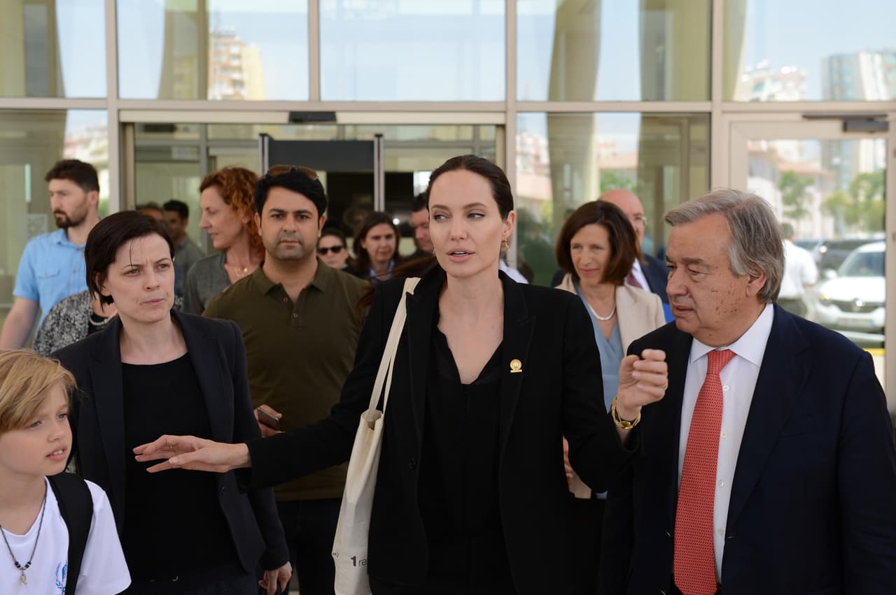 Charlaron con Recep Tayyip Erdogan dentro de un hotel cercano al lugar.