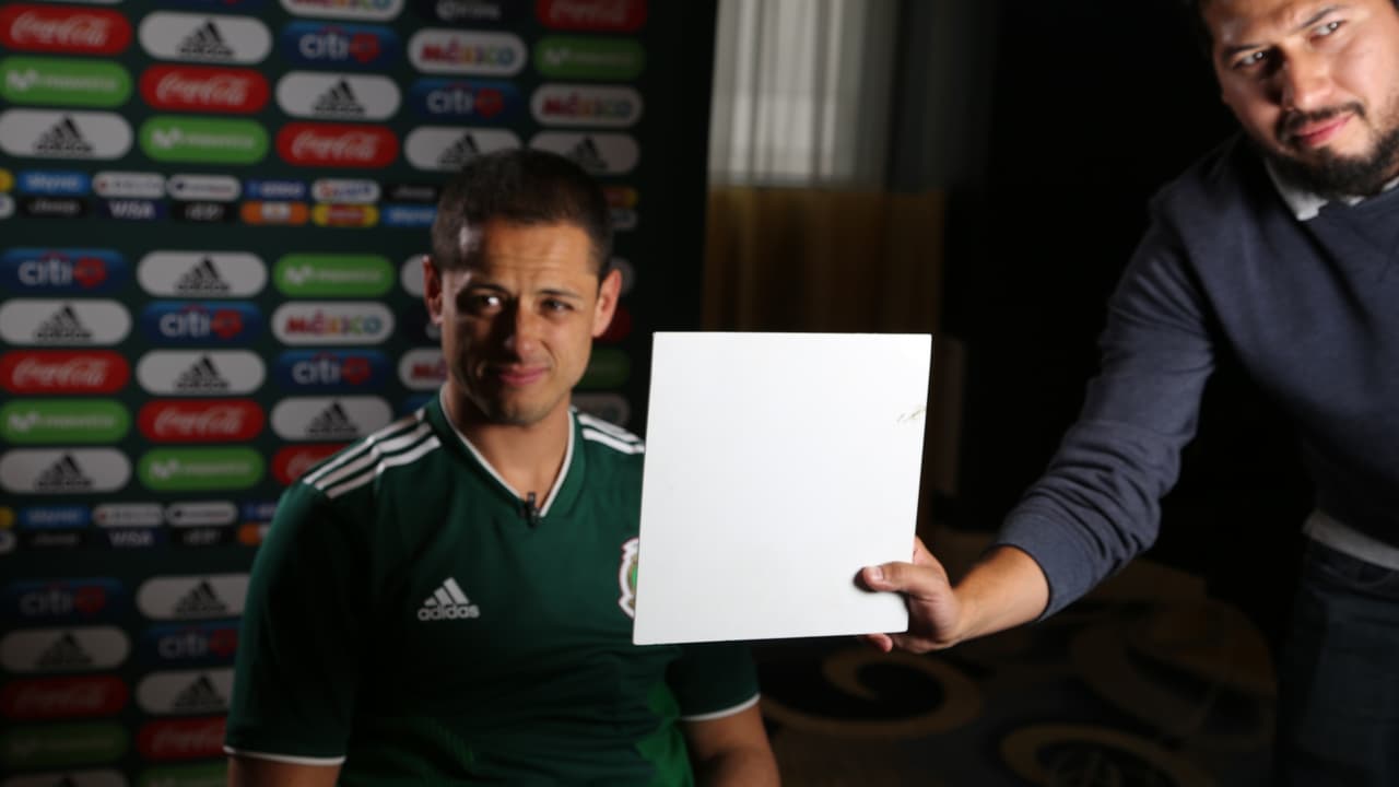 La luz siempre ha tenido a 'Chicharito' como uno de sus predilectos y en la entrevista no fue la excepción a la regla.