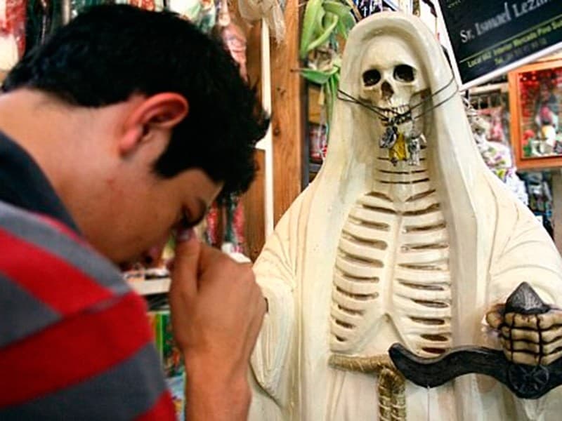 Las personas que la veneran, se refieren a ella como una entidad espiritual que ha existido siempre. De hecho, dicen que es la entidad espiritual más poderosa que existe.